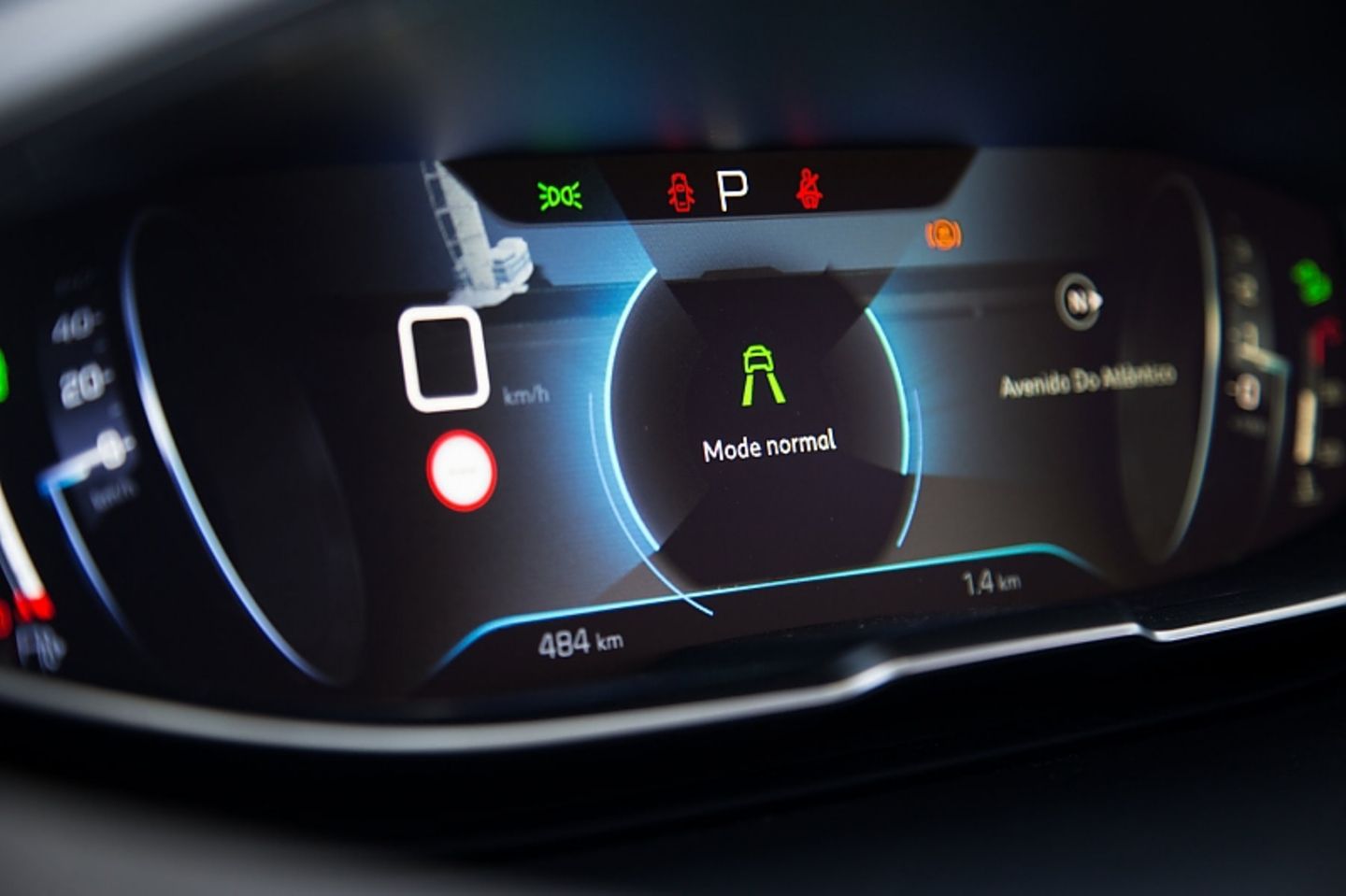Das animierte Cockpit des Peugeot 5008 2.0 HDI