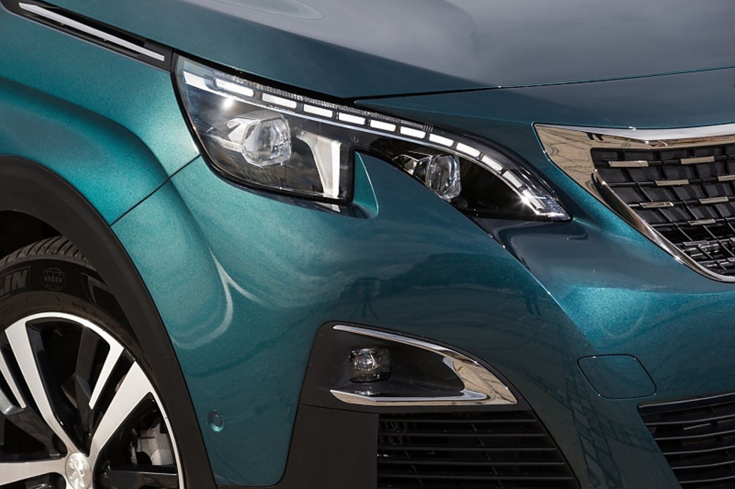 Peugeot 5008 2.0 HDI - vorne gibt es LED-Licht nur gegen Aufpreis