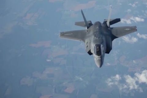 Tarnkappen-Kampfjet F-35 im Flug