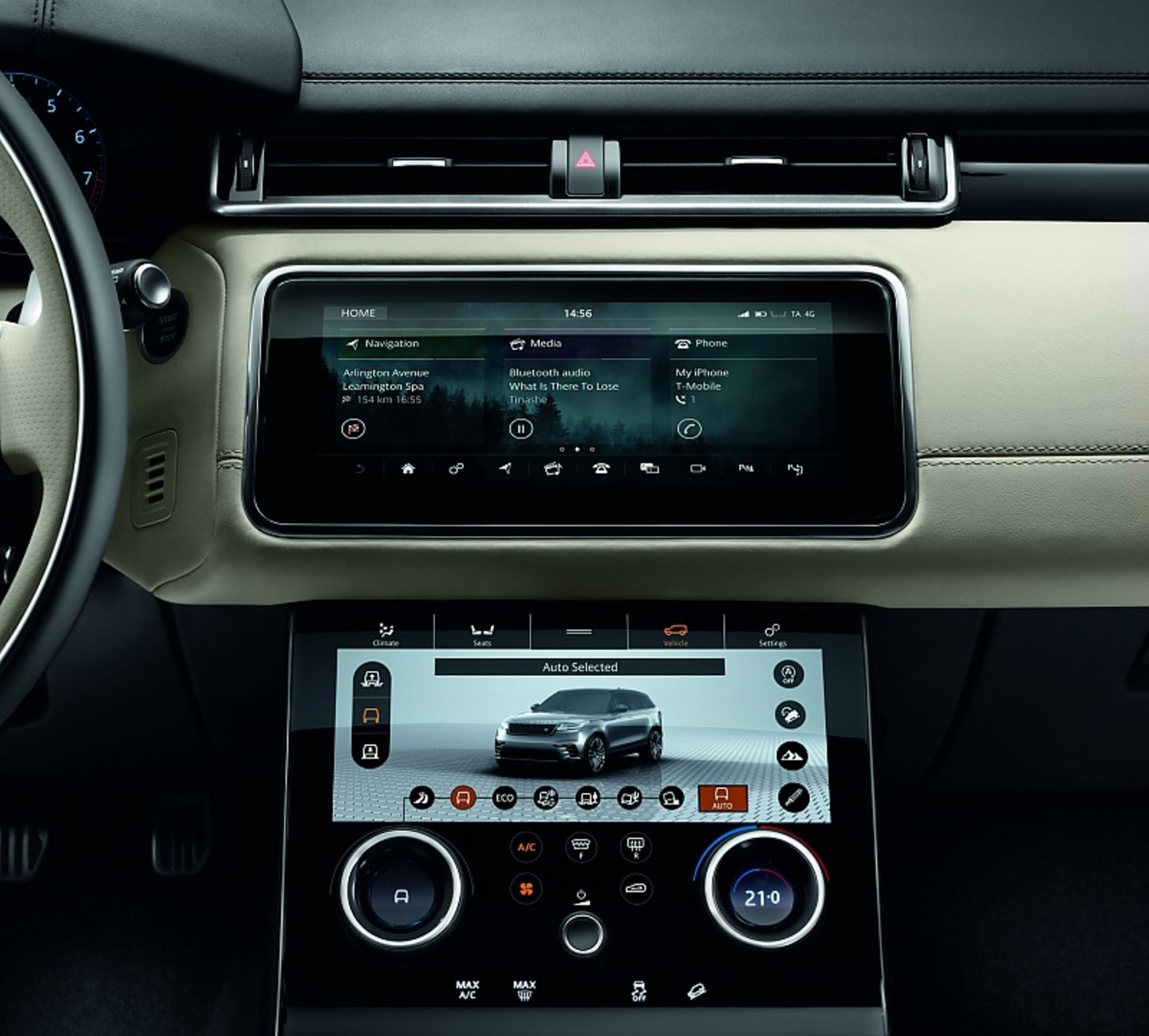 Das Bedienkonzept fokussiert sich auf zwei 10,2-Zoll-Touchscreens