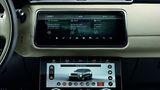 Das Bedienkonzept fokussiert sich auf zwei 10,2-Zoll-Touchscreens