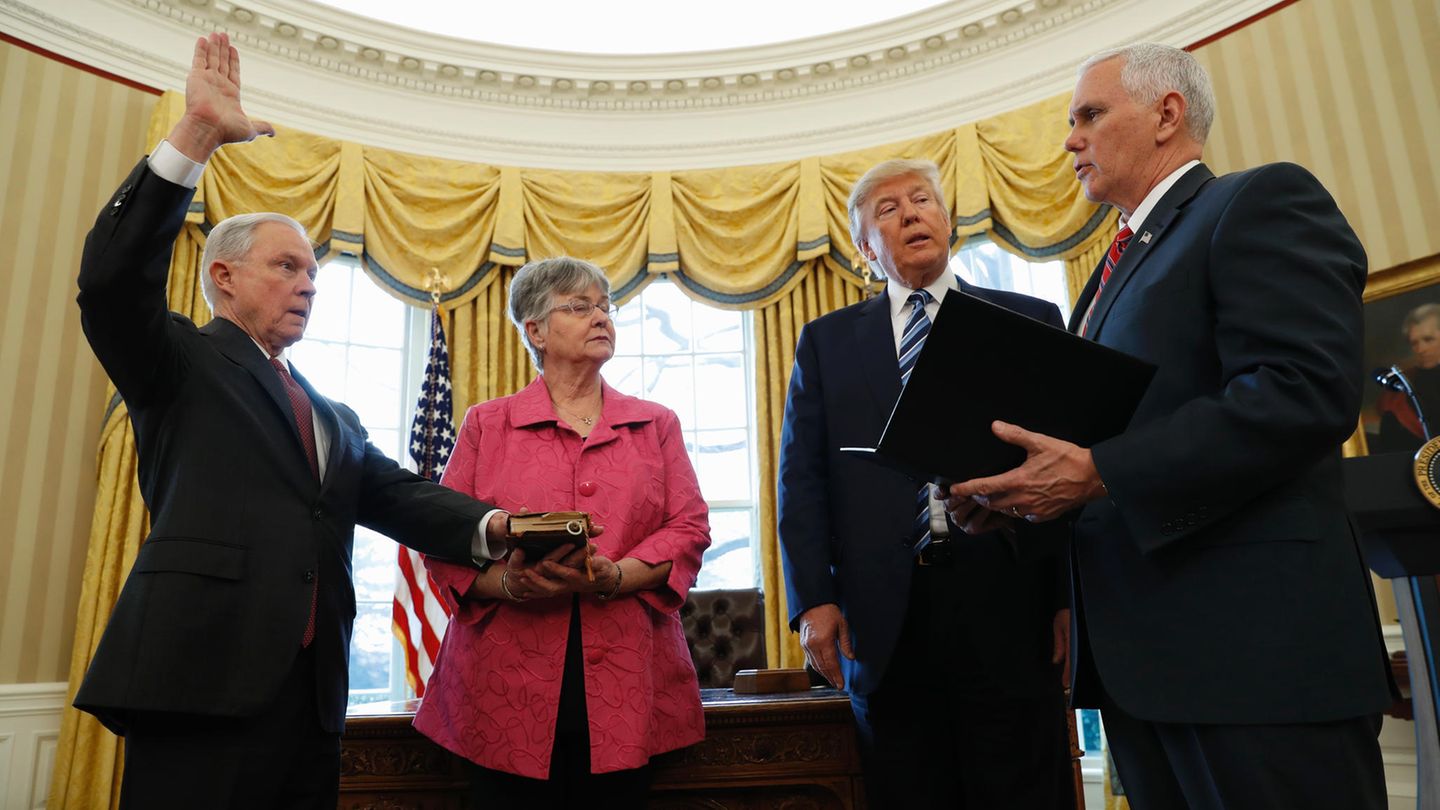 Donald Trump Vereidigung Jeff Sessions