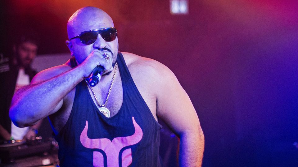 Rapper Xatar während eines Konzertes