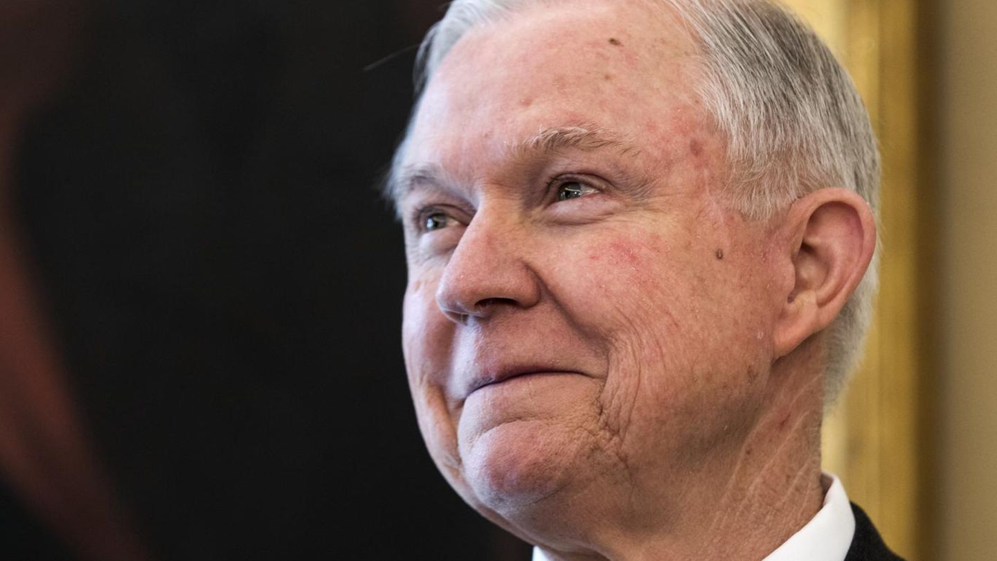 Jeff Sessions soll Gespräche mit dem russischen Botschafter verschwiegen haben