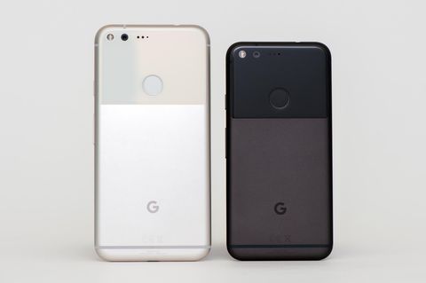 Die Rückseiten der Google Smartphones "Pixel" und "Pixel XL"
