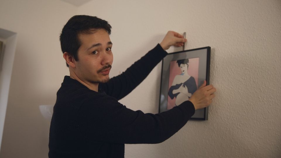 "Life Hack": Mit diesem Trick hängt jedes Bild in Sekunden "Life Hack": Mit diesem Trick hängt jedes Bild in Sekunden