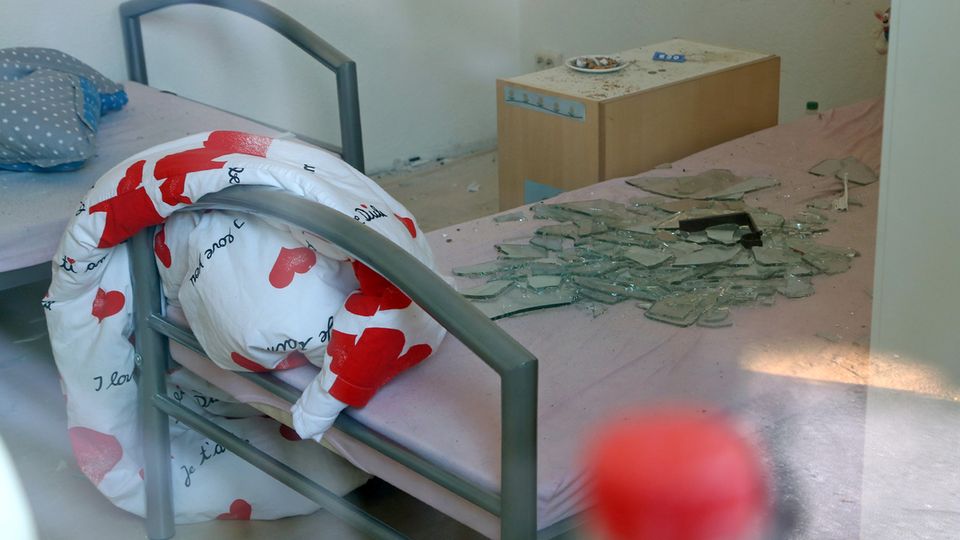 Anschlag auf Syrer: Handgroße Scherben flogen durch die Luft