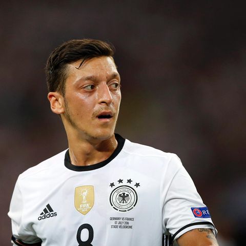 In seinem Buch beschreibt Mesut Özil die schwierige Zeit vor und nach seinem Wechsel zu Arsenal