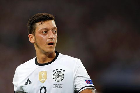 In seinem Buch beschreibt Mesut Özil die schwierige Zeit vor und nach seinem Wechsel zu Arsenal