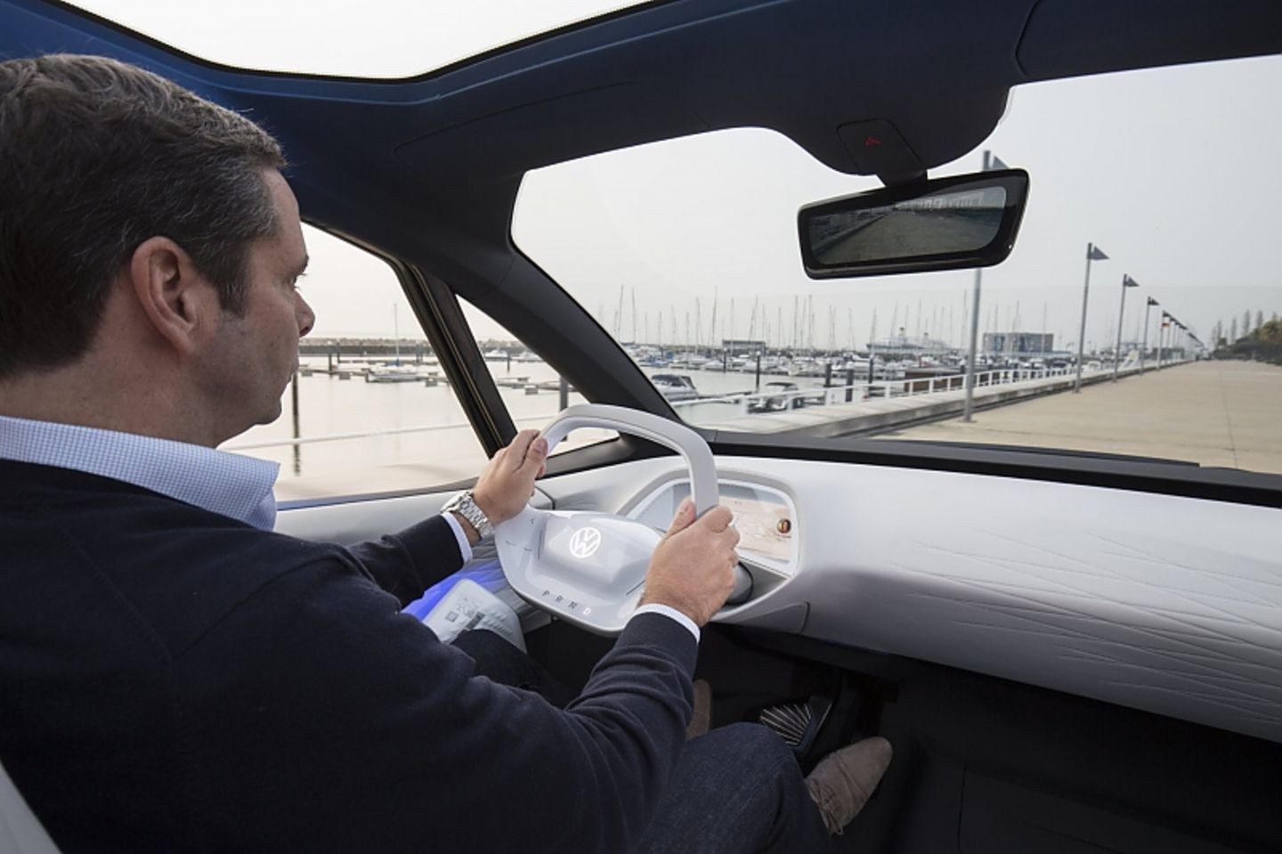 VW I.D. Prototyp am Steuer Joaquim Oliveira