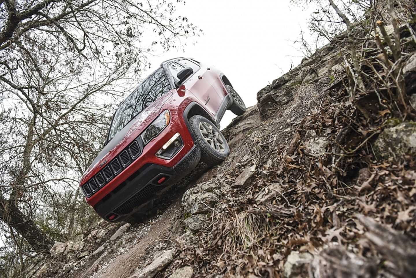 Die Trailhawk-Version des Jeep Compass schlägt sich traditionell im Gelände gut