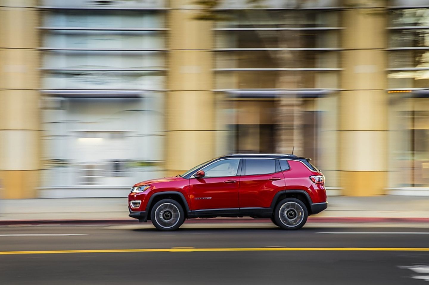 Der Jeep Compass ist rund 4,40 Meter lang