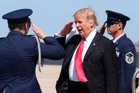 Wegen der Russland-Kontakte seines Teams steht Donald Trump derzeit unter Druck.