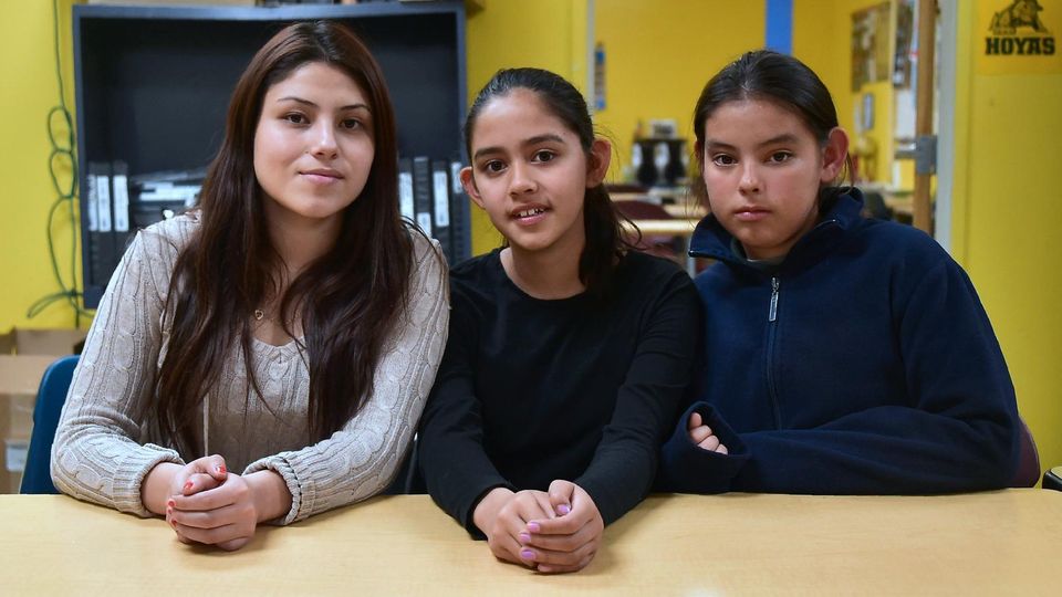 Drei der vier Töchter von Romulo Avelica-Gonzalez: Jocelyn (19), Fatima (13) und Yuleni (12)