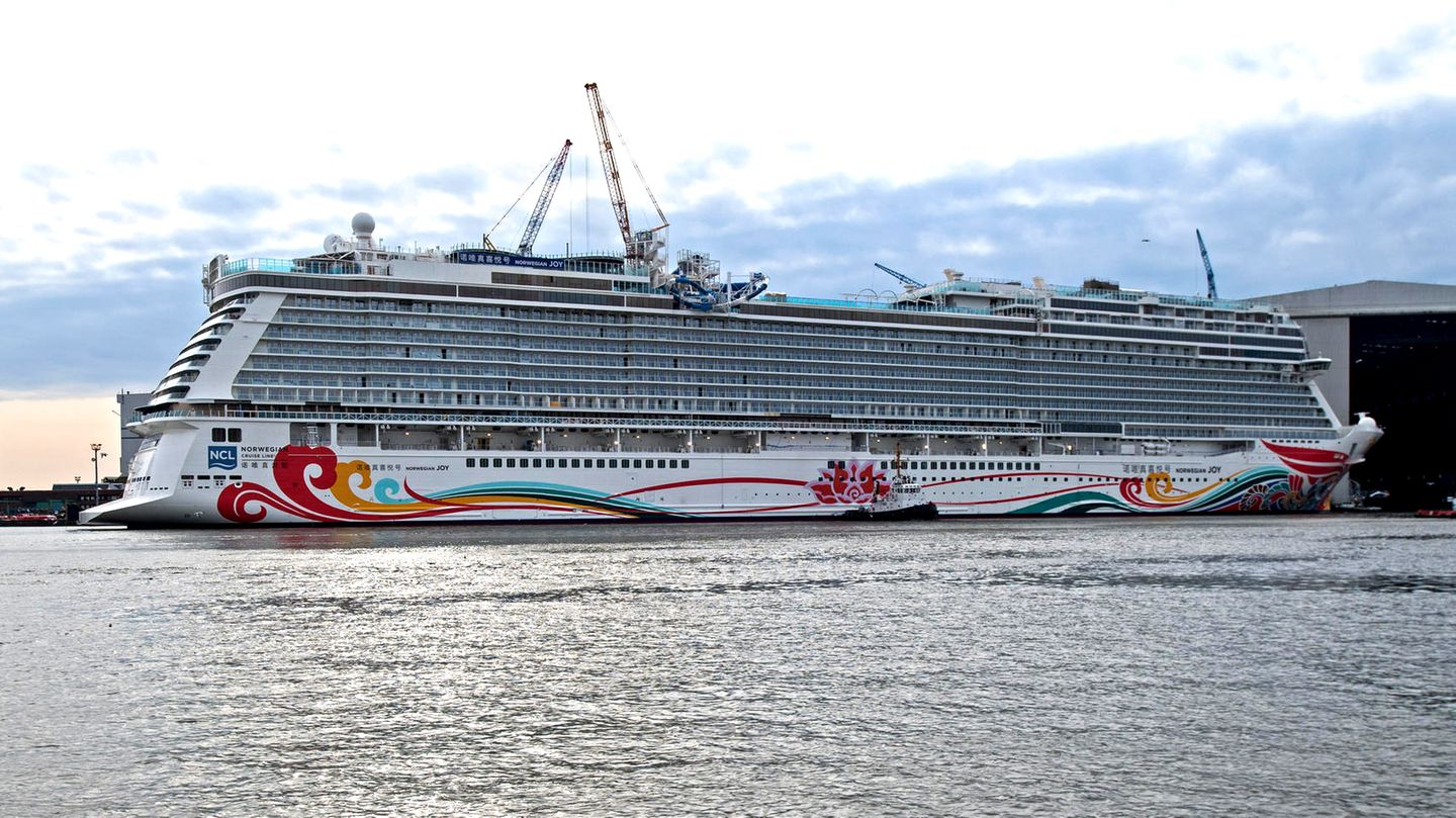 Norwegian Joy ausgedockt