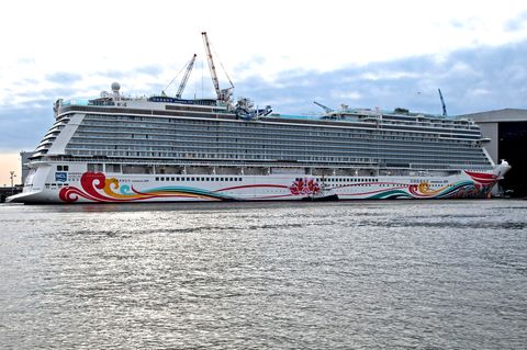 Norwegian Joy ausgedockt