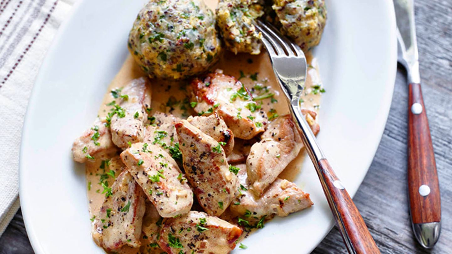 Geschnetzeltes aus Schweinefilet und "gesunden" Semmelknödel