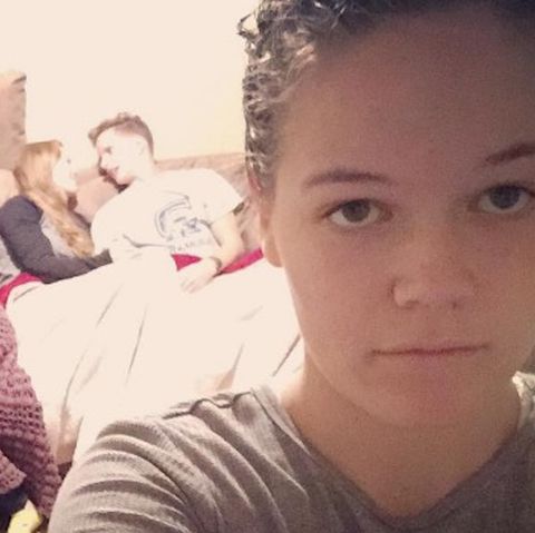 Allein unter Pärchen: Fünftes Rad am Wagen - Frau trifft auf Instagram den Nerv vieler Singles