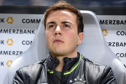 Mario Götze sitzt