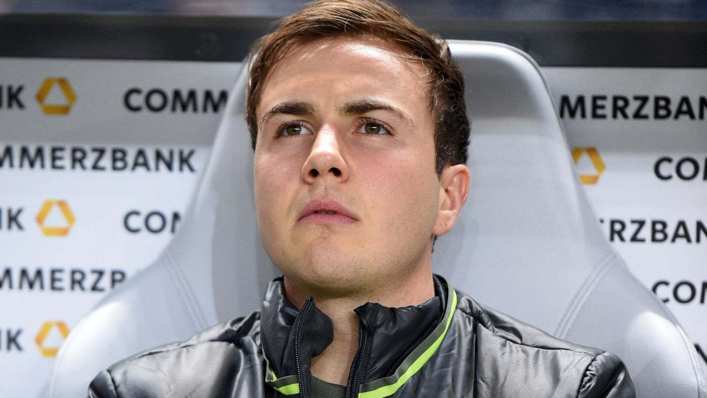 Mario Götze sitzt