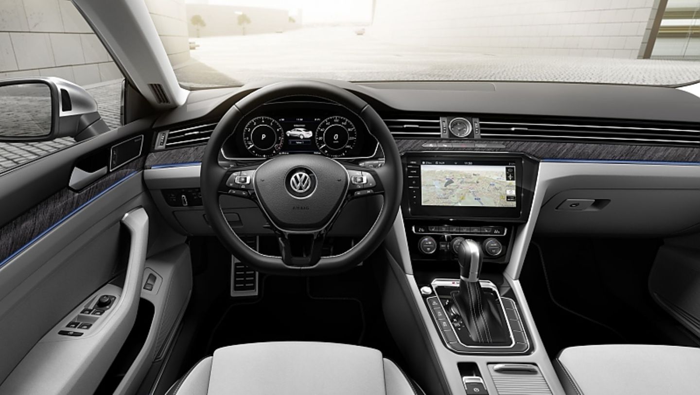 Das Cockpit des VW Arteon kennt man vom Passat