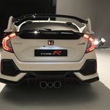 Das mittlere Auspuffrohr erfüllt besondere Funktionen