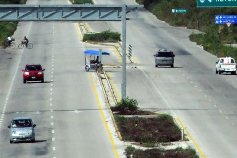 Nahe einer Autobahn in Mexiko lief auf einmal ein Porno auf einer Werbetafel (Symbolbild)
