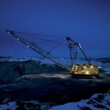 Caterpillar 8750 Dragline  90 Meter hoch und 7.500 Tonnen schwer. Auf Rang 2 liegt der große Bruder des Drittplatzierten. Der Dragline 8750 von Caterpillar ist ein wahrer Gigant. Laut Hersteller hält die Maschine bei täglichem Einsatz etwa 40 Jahre lang.