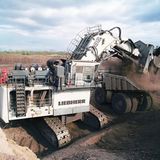 Liebherr R 996 B  Der achte Platz geht an den Liebherr R 996 B. Er ist mit 672 Tonnen zwar deutlich leichter als der R 9800 dafür mit 16,6 Metern etwas größer. Seine über 3000 PS machen den R 996 B zu einem echten Kraftprotz.