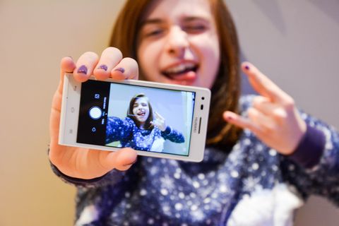 Schon wieder ein Selfie misslungen? Wir zeigen euch, wie es richtig geht!