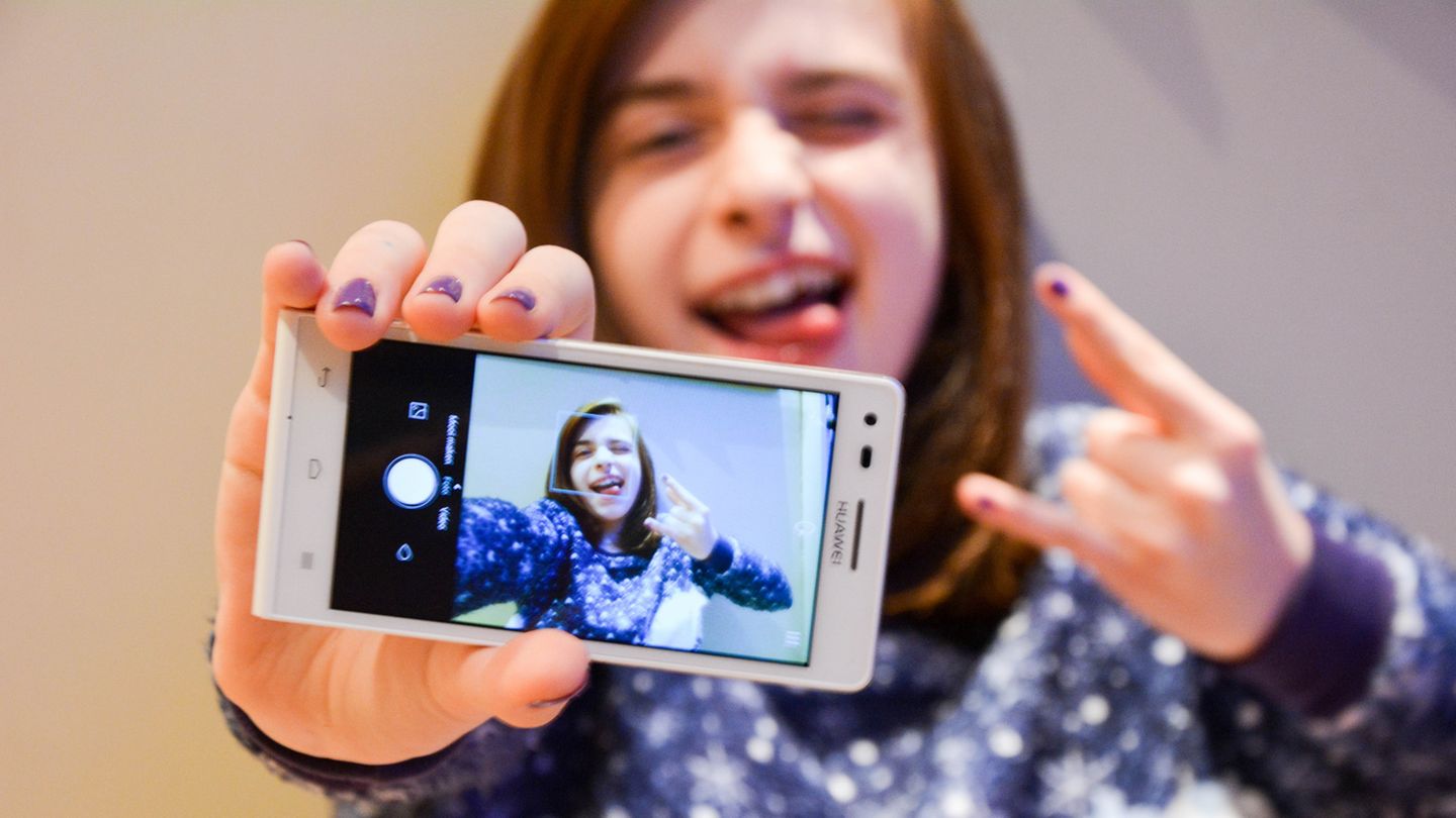Schon wieder ein Selfie misslungen? Wir zeigen euch, wie es richtig geht!