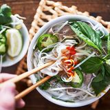 Pho  Wer in Vietnam ist, sollte diese Suppe schlürfen.    Hier geht's zum Rezept! 