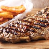 Steak frites  Was für eine klassische französische Kombination: Entrecôte und Pommes frites.