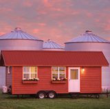 Das Modell Escape trumpft mit rustikalem Holz-Design.