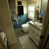 Das Badezimmer des Tiny Homes ist luxuriös ausgestattet.