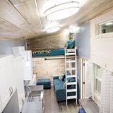 Küche, Wohnzimmer und Eltern-Schlafzimmer liegen direkt nebeneinander.