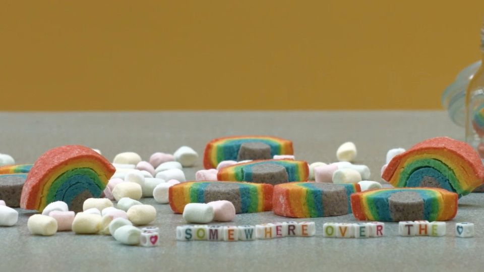 News des Tages: Regenbogenkekse ganz einfach selbst gemacht. Regenbogenkekse ganz einfach selbst gemacht.