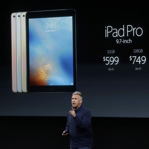 Apples Vize-Marketingchef Phil Schiller, stellt 2016 das damals neue iPad vor