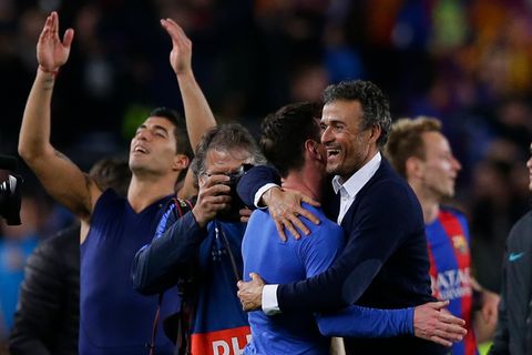 Luis Enrique feiert mit seinen Spielern