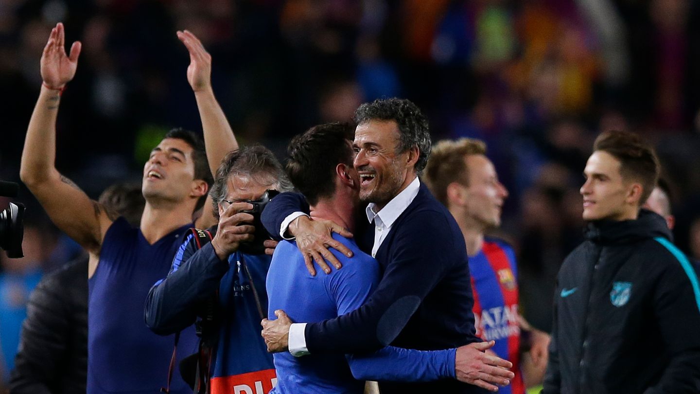 Luis Enrique feiert mit seinen Spielern