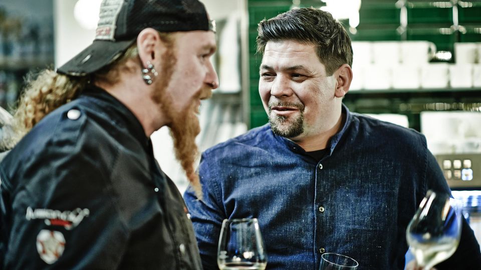 Der Züchter Lucki Maurer (l.) hat Tim Mälzer für ein Kochevent ein halbes Biorind geliefert Der Züchter Lucki Maurer (l.) hat Tim Mälzer für ein Kochevent ein halbes Biorind geliefert