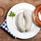 Weißwurst  Kilokalorien pro 100 Gramm: etwa 307    So wird ein 65 Kilogramm schwerer Esser sie wieder los: etwa 30 Minuten Brustschwimmen