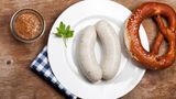 Weißwurst  Kilokalorien pro 100 Gramm: etwa 307    So wird ein 65 Kilogramm schwerer Esser sie wieder los: etwa 30 Minuten Brustschwimmen