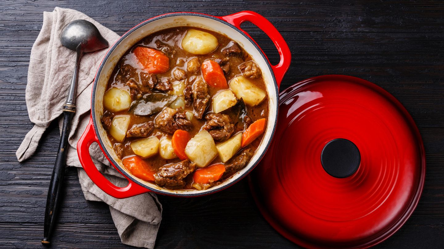 Rindergulasch mit Sauce  Kilokalorien pro 100 Gramm: etwa 120    So wird ein 65 Kilogramm schwerer Esser sie wieder los: etwa 30 Minuten laufen