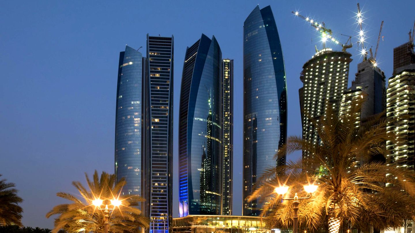Die Skyline von Abu Dhabi: In den Vereinigten Arabischen Emiraten ist außerehelicher Sex verboten