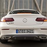 Auch von hinten kann sich das E-Klasse Coupé sehen lassen