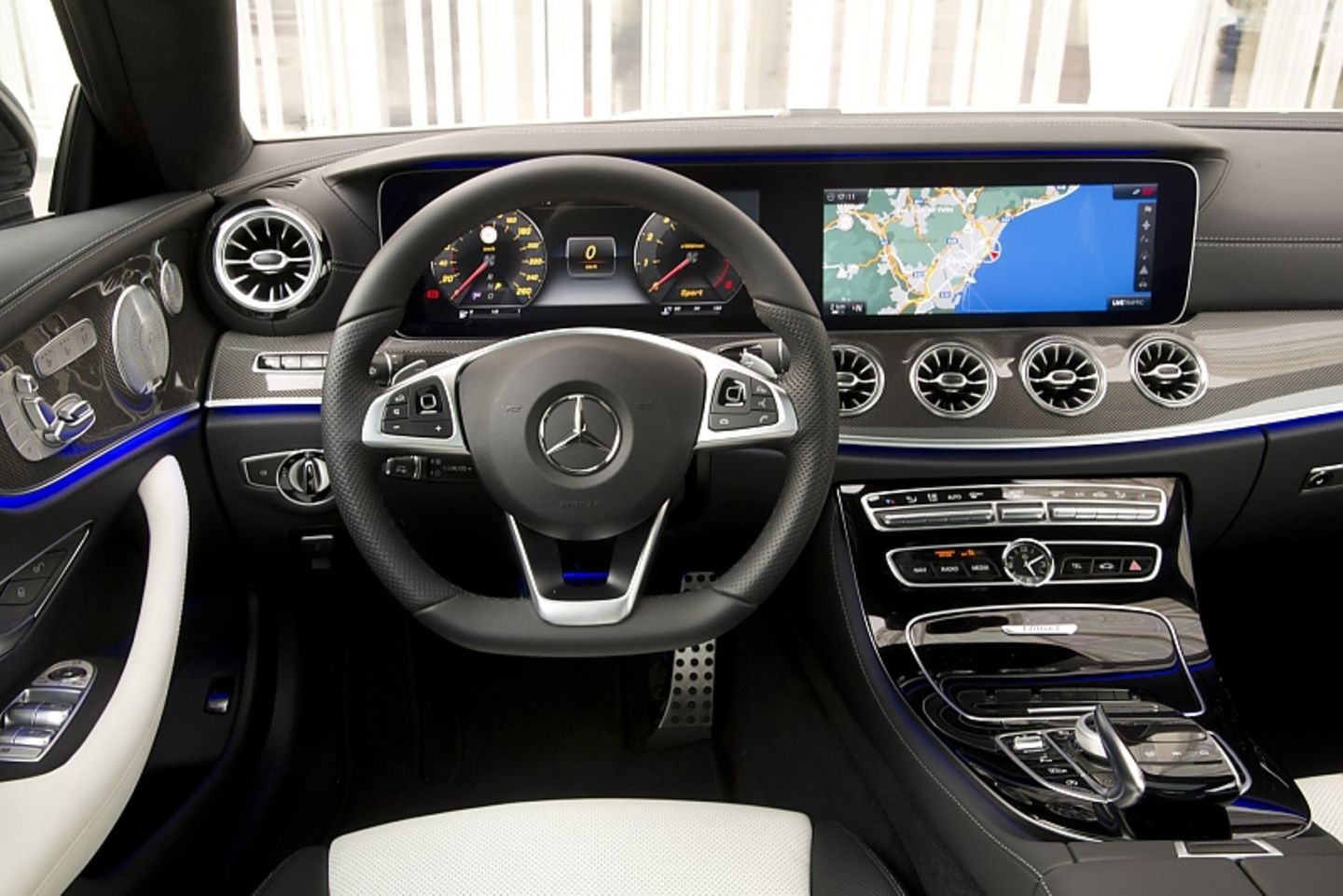 Im Inneren (fast) nichts Neues: das typische E-Klasse Cockpit