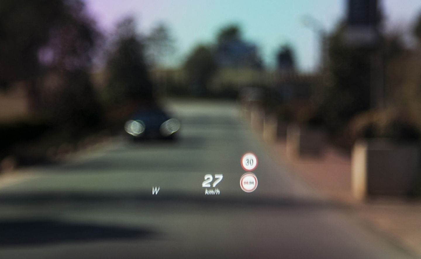 Das Head-Up-Display liefert wichtige Informationen