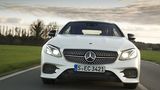 Das Mercedes E 400 4matic Coupé rollt komfortabel ab