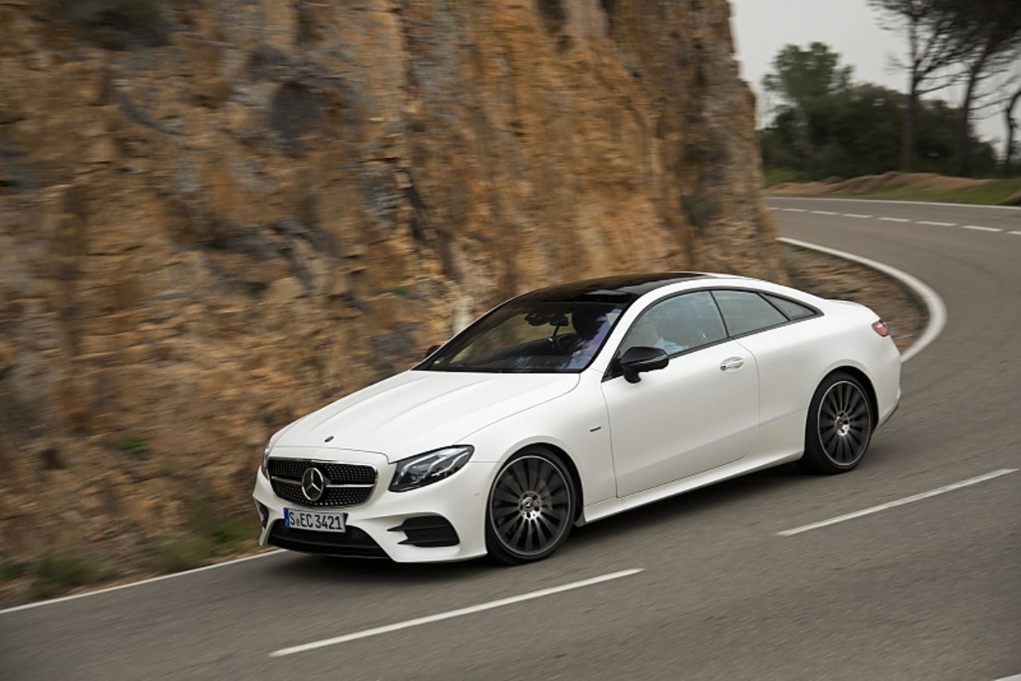 In den Kurven ist das Mercedes E 400 4matic Coupé ziemlich agil
